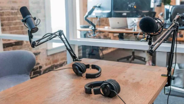 Kit per podcast: i migliori per iniziare a registrare (2026)