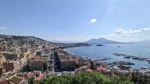 Napoli: 5 podcast e 5 libri per scoprire la città