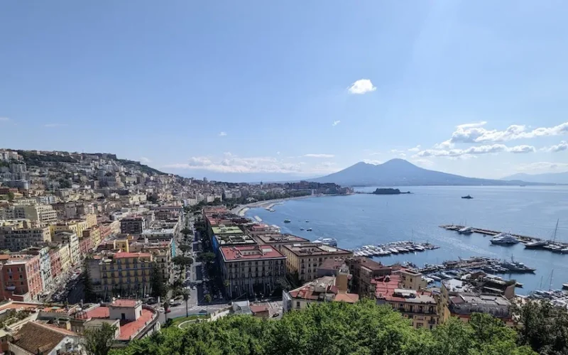 Napoli: 5 podcast e 5 libri per scoprire la città