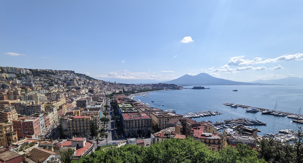 Napoli: 5 podcast e 5 libri per scoprire la città