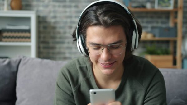 studiare L’inglese con i podcast quando hai poco tempo: il metodo settimanale