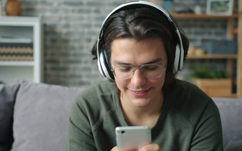 studiare L’inglese con i podcast quando hai poco tempo: il metodo settimanale